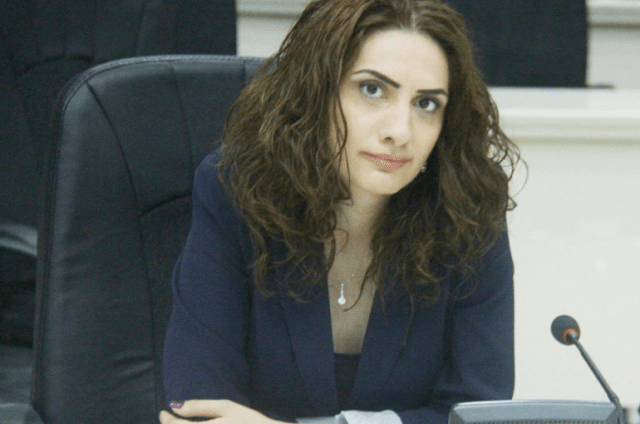 Տուգանք սահմանել նաև փողոցում թքելու և քթաթորանքն ասֆալտին փռելու համար. Նանա Գնդոյան