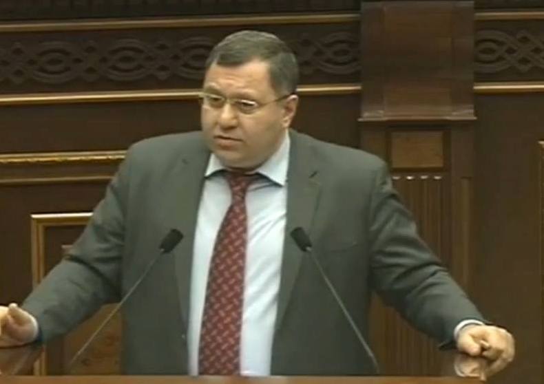 Մինչ դուք խոսում եք, հազարավոր քաղաքացիներ ճռռում են վարկերի տակ... քաղաքացին՝ ԿԲ փոխնախագահին