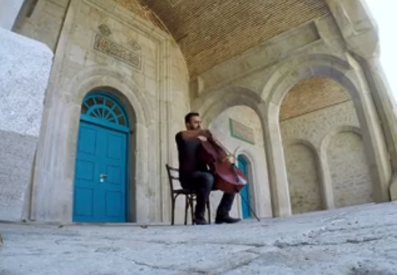 Մշակույթը սահմաններ չի ճանաչում. բելգիահայ երաժիշտը նվագել է Շուշիի մզկիթում