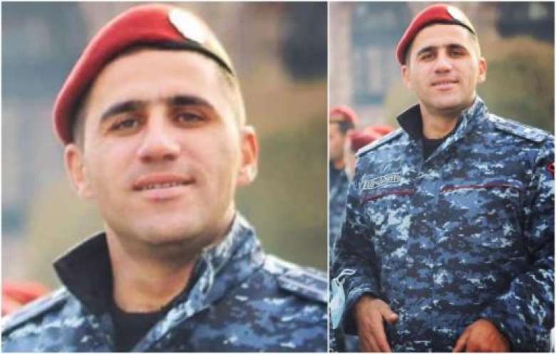 Հետևեք օրինակիս. Կարմիր բերետավորների հրամանատարի տեղակալը  հրաժարական է ներկայացրել